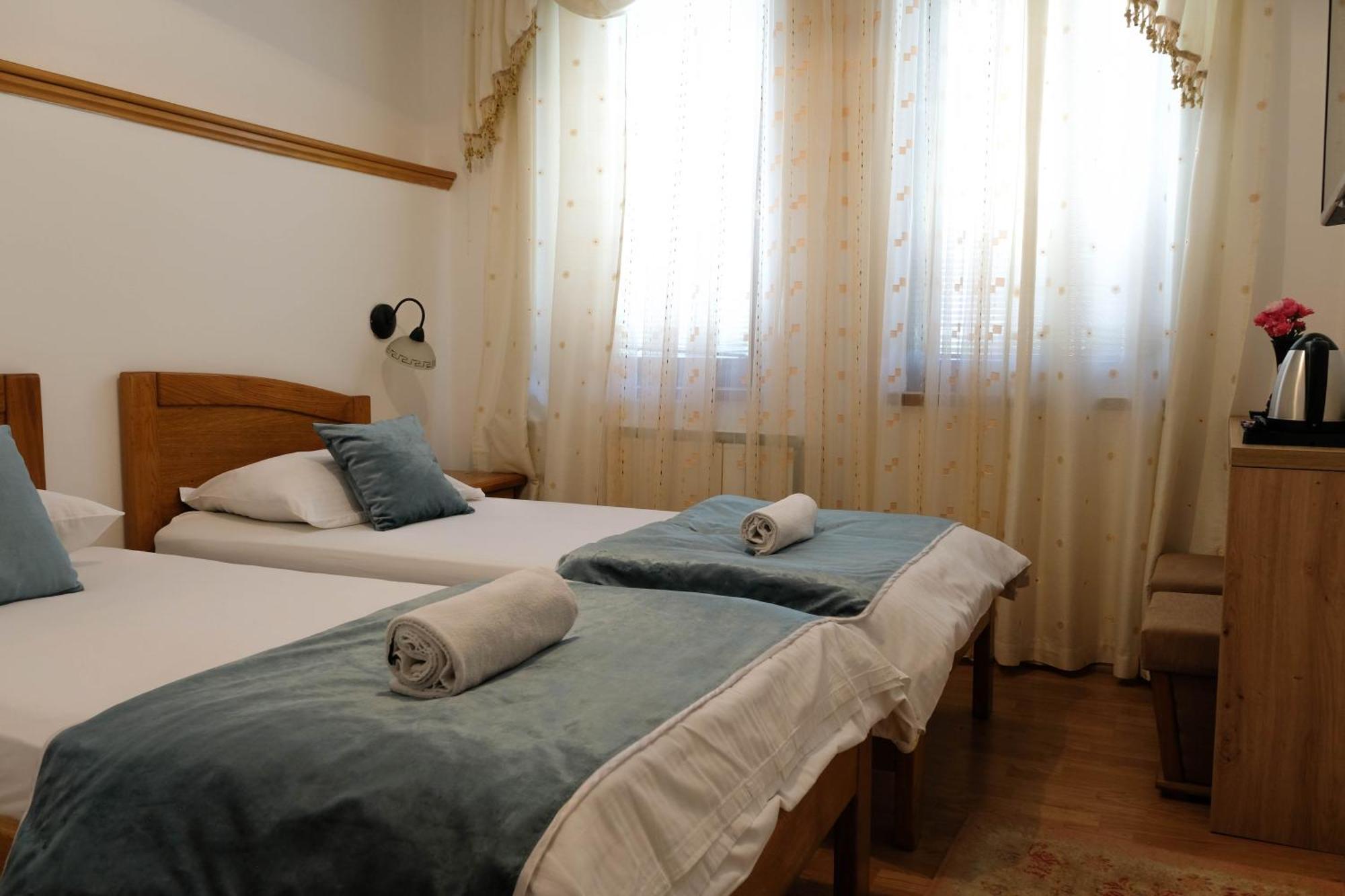 Vijecnica Bed & Breakfast *